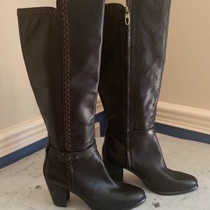 NWOB UGG Black Leather Tall Zip Heeled Boots